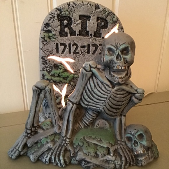 HALLOWEEN LIGHTED CERAMIC SKELETON - Picture 8 of 12